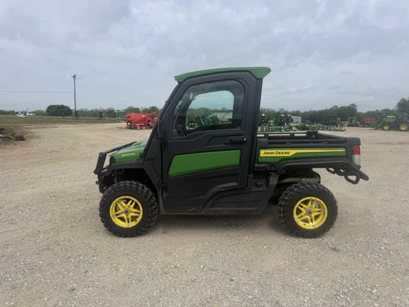 2022 John Deere XUV 835R Equipment Image0