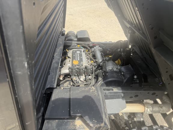 Image of John Deere XUV 835R equipment image 4