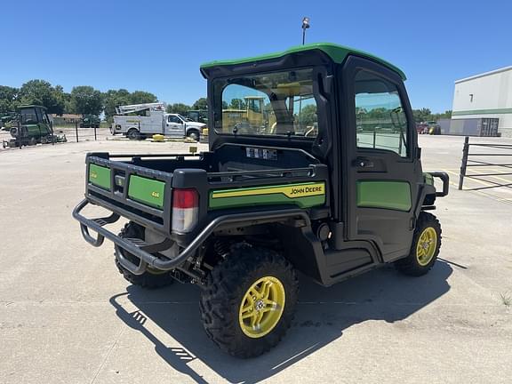 Image of John Deere XUV 835R equipment image 3