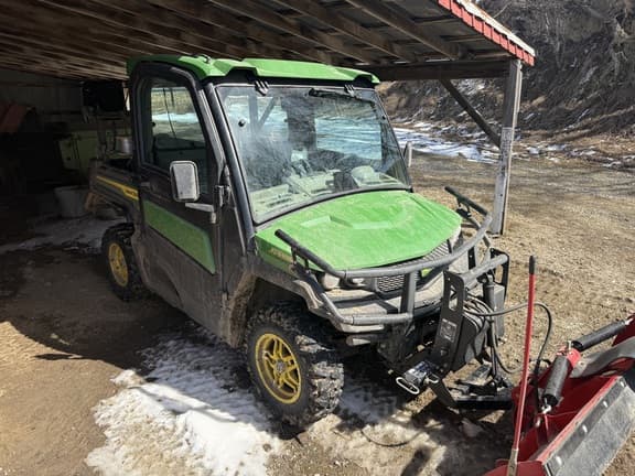 Image of John Deere XUV 835R equipment image 2