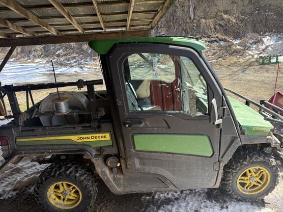 Image of John Deere XUV 835R equipment image 3