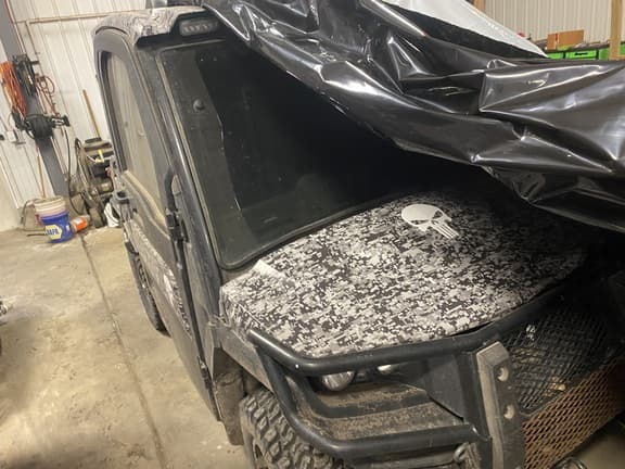 Image of John Deere XUV 835R equipment image 1