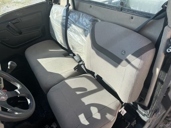 Image of John Deere XUV 835R equipment image 4