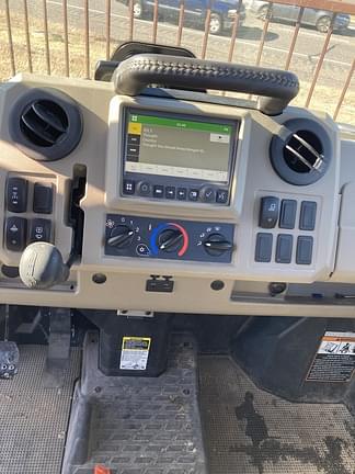 Image of John Deere XUV 835R equipment image 4