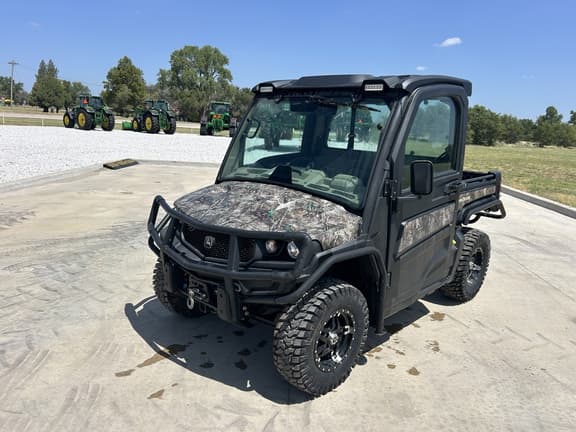 Image of John Deere XUV 835R equipment image 1