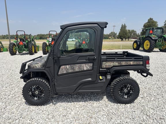 Image of John Deere XUV 835R equipment image 1