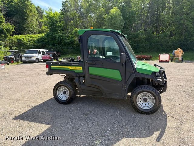 Image of John Deere XUV 835R equipment image 3