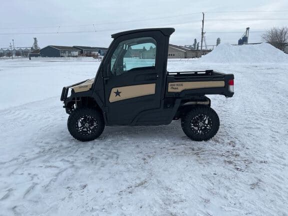 Image of John Deere XUV 835M Honor Edition equipment image 1