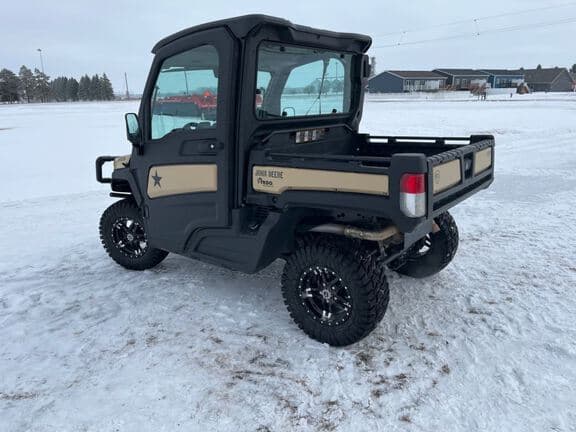 Image of John Deere XUV 835M Honor Edition equipment image 2