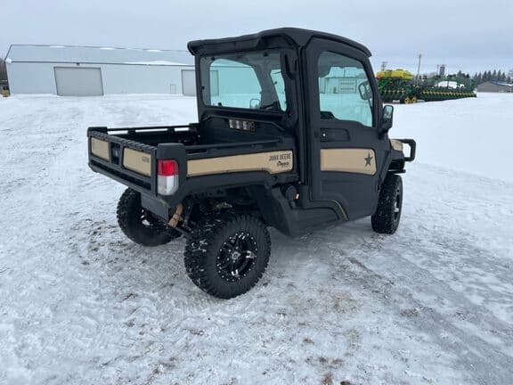 Image of John Deere XUV 835M Honor Edition equipment image 4