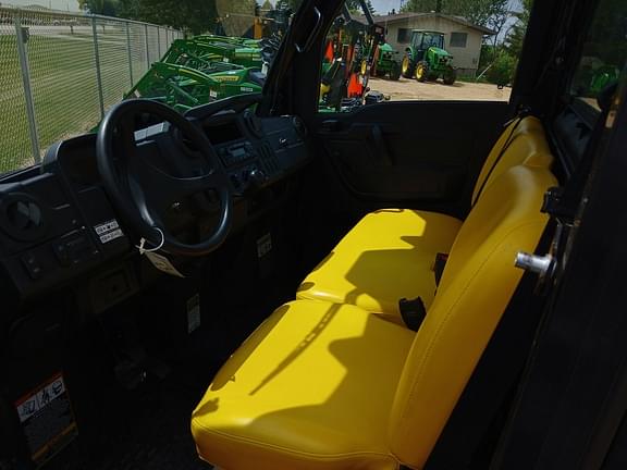 Image of John Deere XUV 835M equipment image 4