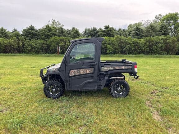 Image of John Deere XUV 835M equipment image 1