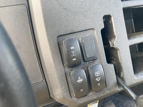 Image of John Deere XUV 835M equipment image 4