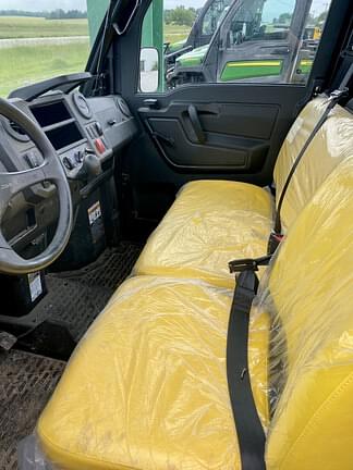 Image of John Deere XUV 835M equipment image 4