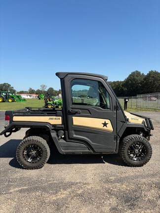 Image of John Deere XUV 835M Honor Edition equipment image 4