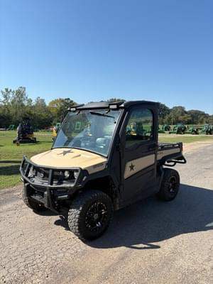 2022 John Deere XUV 835M Honor Edition Image