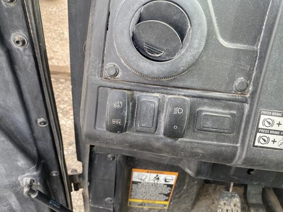 Image of John Deere XUV 835M equipment image 3