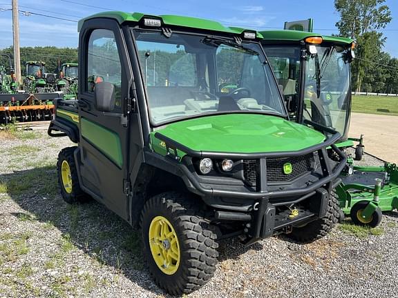Image of John Deere XUV 835R equipment image 1