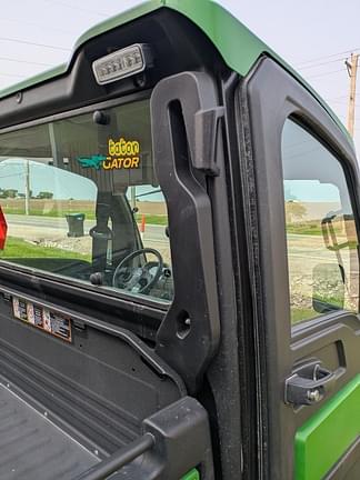 Image of John Deere XUV 835R equipment image 4