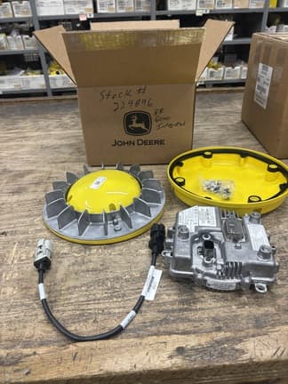 Image of John Deere XUV 835R Image 0