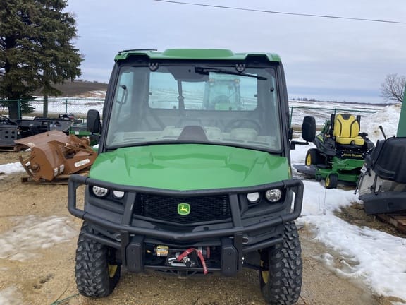 2022 John Deere XUV 835R Equipment Image0