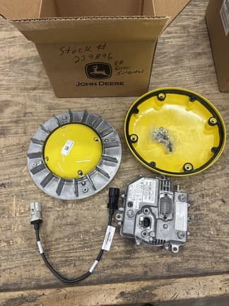 Image of John Deere XUV 835R Image 1