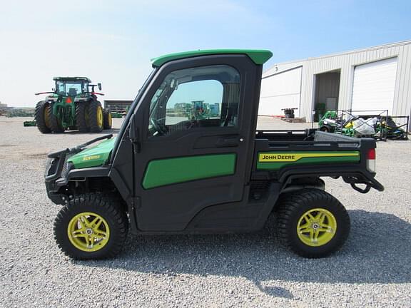 Image of John Deere XUV 835R equipment image 1