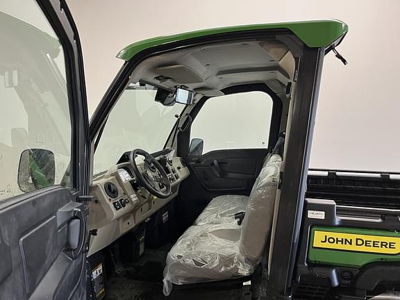 Image of John Deere XUV 835R equipment image 4