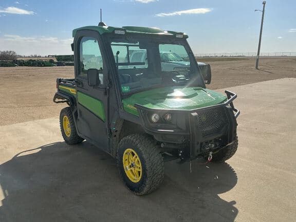 Image of John Deere XUV 835R equipment image 1