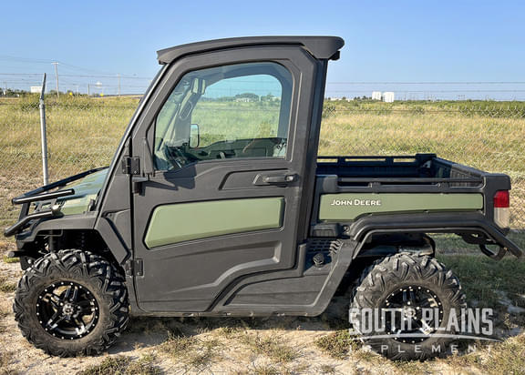Image of John Deere XUV 835R Primary image
