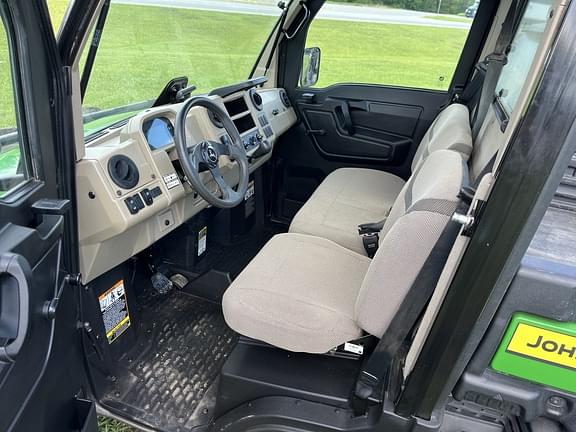 Image of John Deere XUV 835R equipment image 3