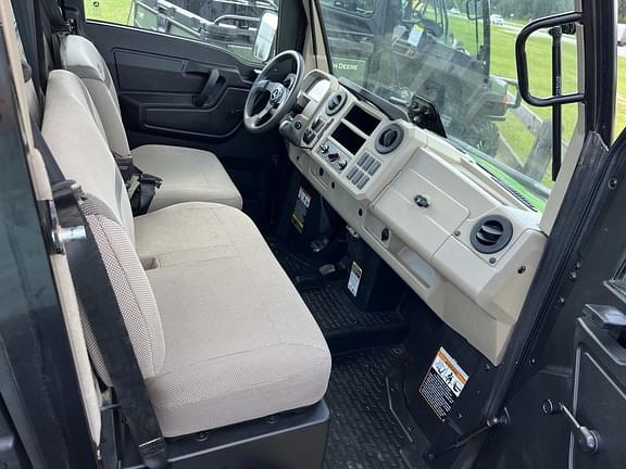 Image of John Deere XUV 835R equipment image 4