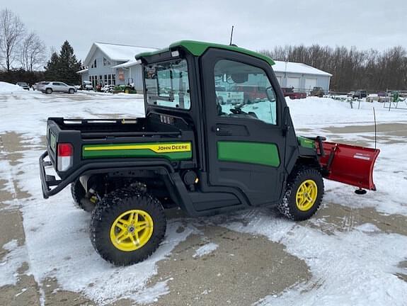 Image of John Deere XUV 835R equipment image 1