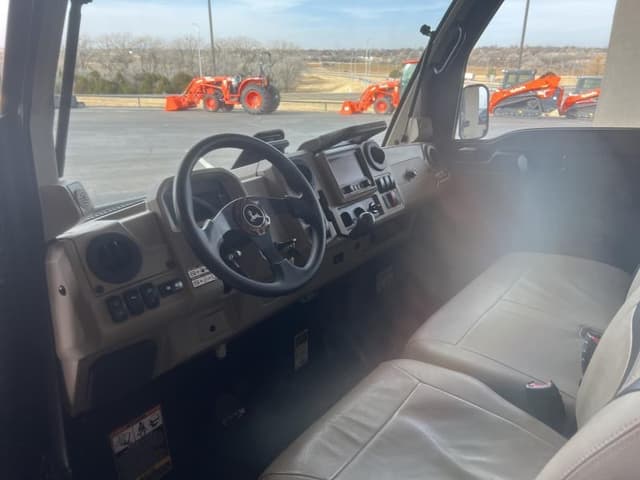 Image of John Deere XUV 835R equipment image 2