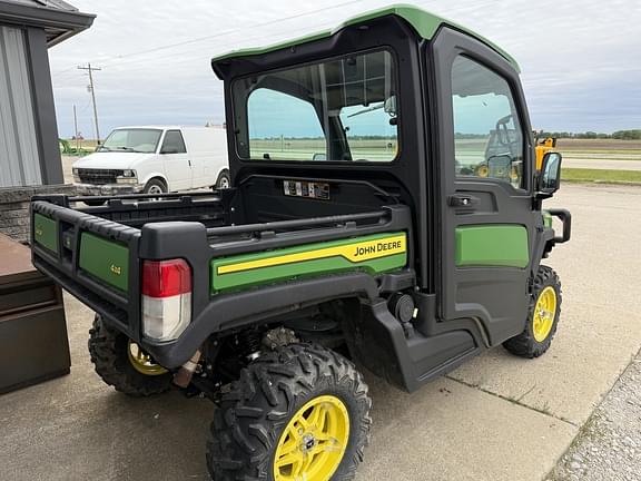 Image of John Deere XUV 835R equipment image 1