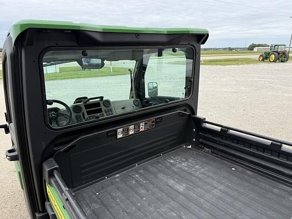 Image of John Deere XUV 835R equipment image 3