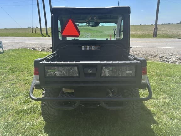 Image of John Deere XUV 835R equipment image 3
