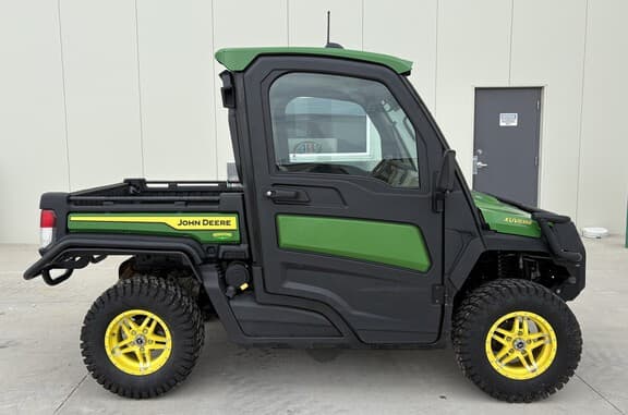 Image of John Deere XUV 835R equipment image 1