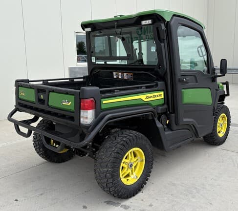 Image of John Deere XUV 835R equipment image 2