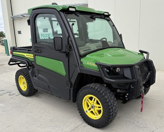 2022 John Deere XUV 835R Equipment Image0