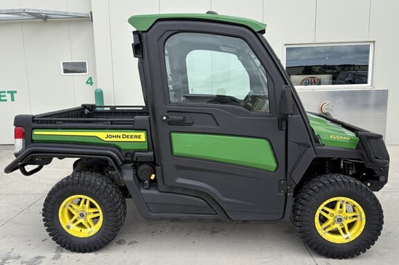 Image of John Deere XUV 835R equipment image 1