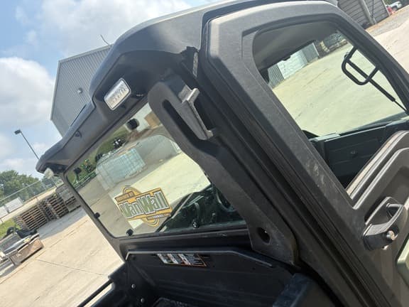 Image of John Deere XUV 865M equipment image 4