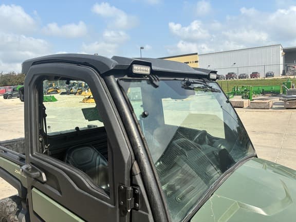 Image of John Deere XUV 865M equipment image 2