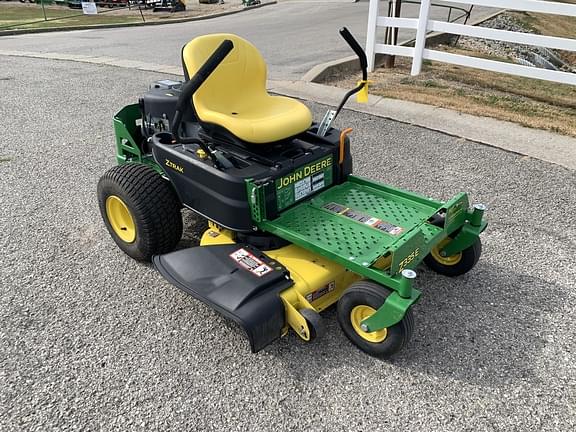 Image of John Deere Z335E equipment image 1