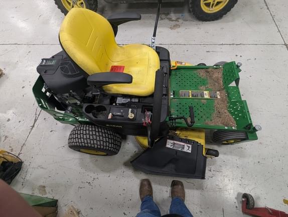 Image of John Deere Z345M equipment image 4
