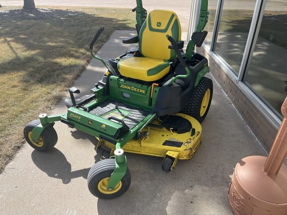 2022 John Deere Z545R Equipment Image0