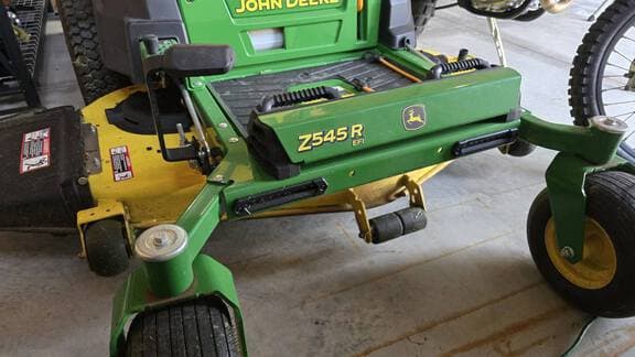 Image of John Deere Z545R equipment image 4
