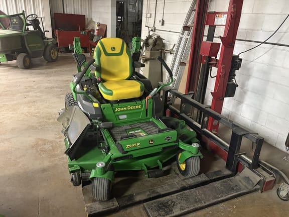 2022 John Deere Z545R Equipment Image0