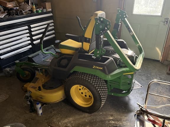 Image of John Deere Z545R equipment image 1