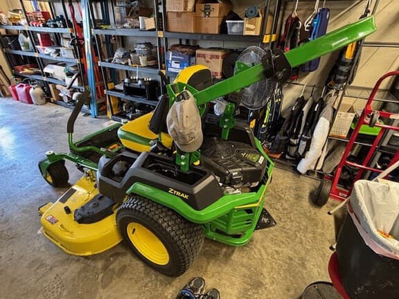Image of John Deere Z545R equipment image 1